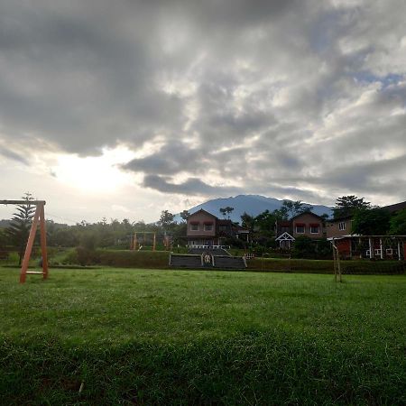 Degung Hillside Hotell Bogor Exteriör bild
