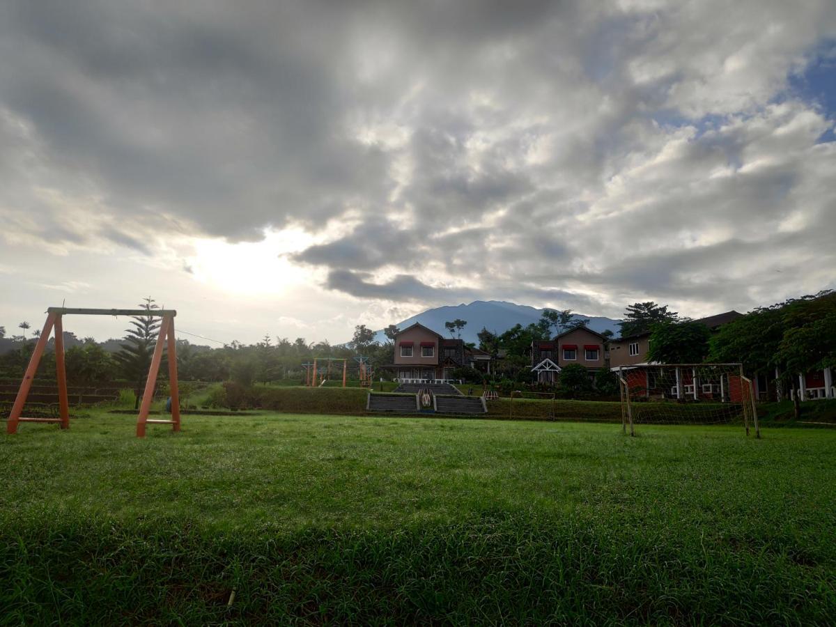 Degung Hillside Hotell Bogor Exteriör bild