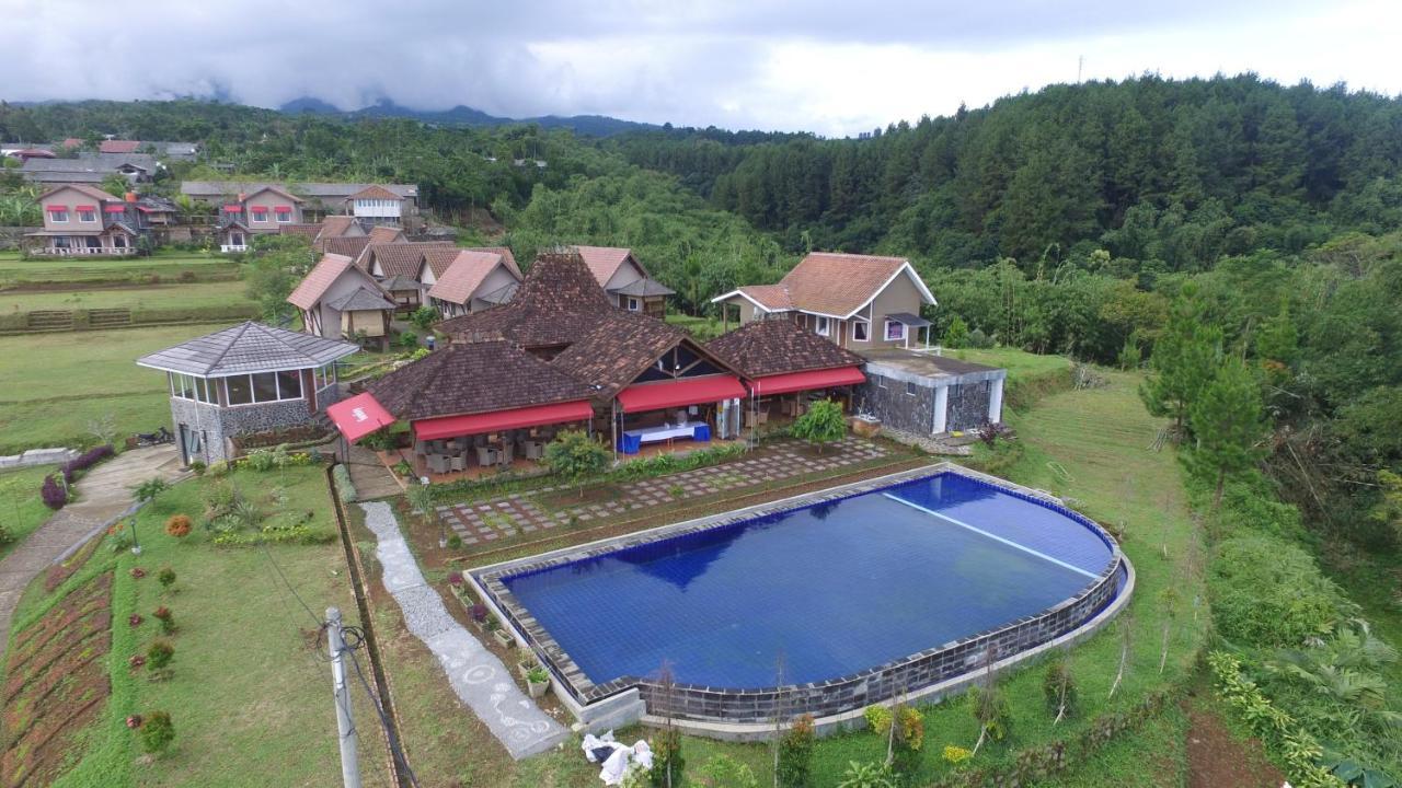 Degung Hillside Hotell Bogor Exteriör bild