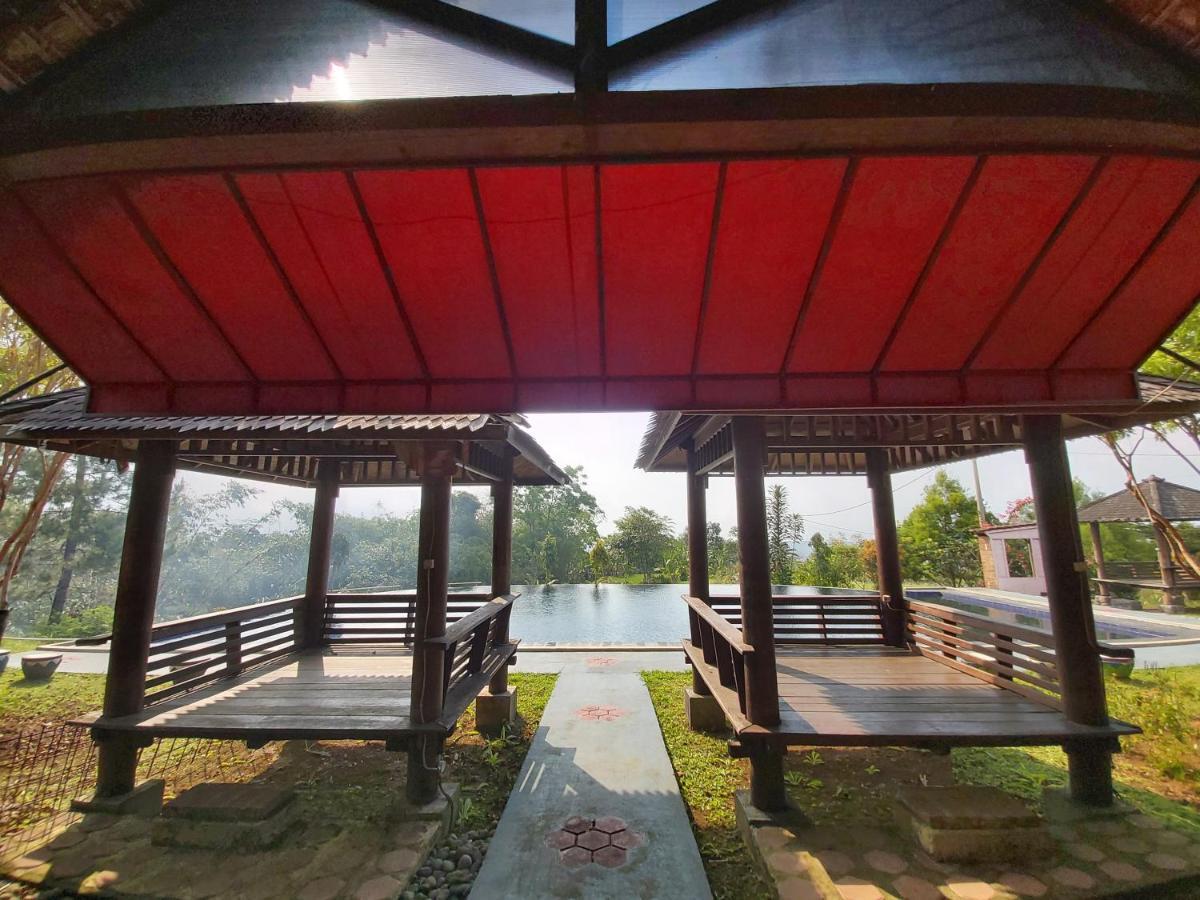 Degung Hillside Hotell Bogor Exteriör bild