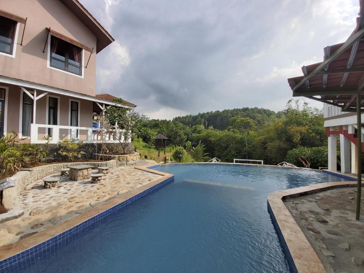Degung Hillside Hotell Bogor Exteriör bild