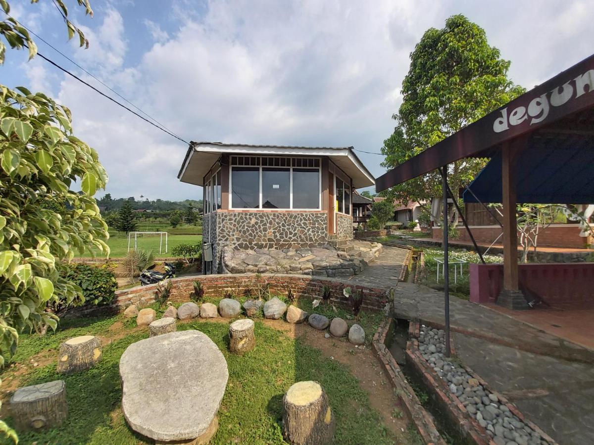 Degung Hillside Hotell Bogor Exteriör bild
