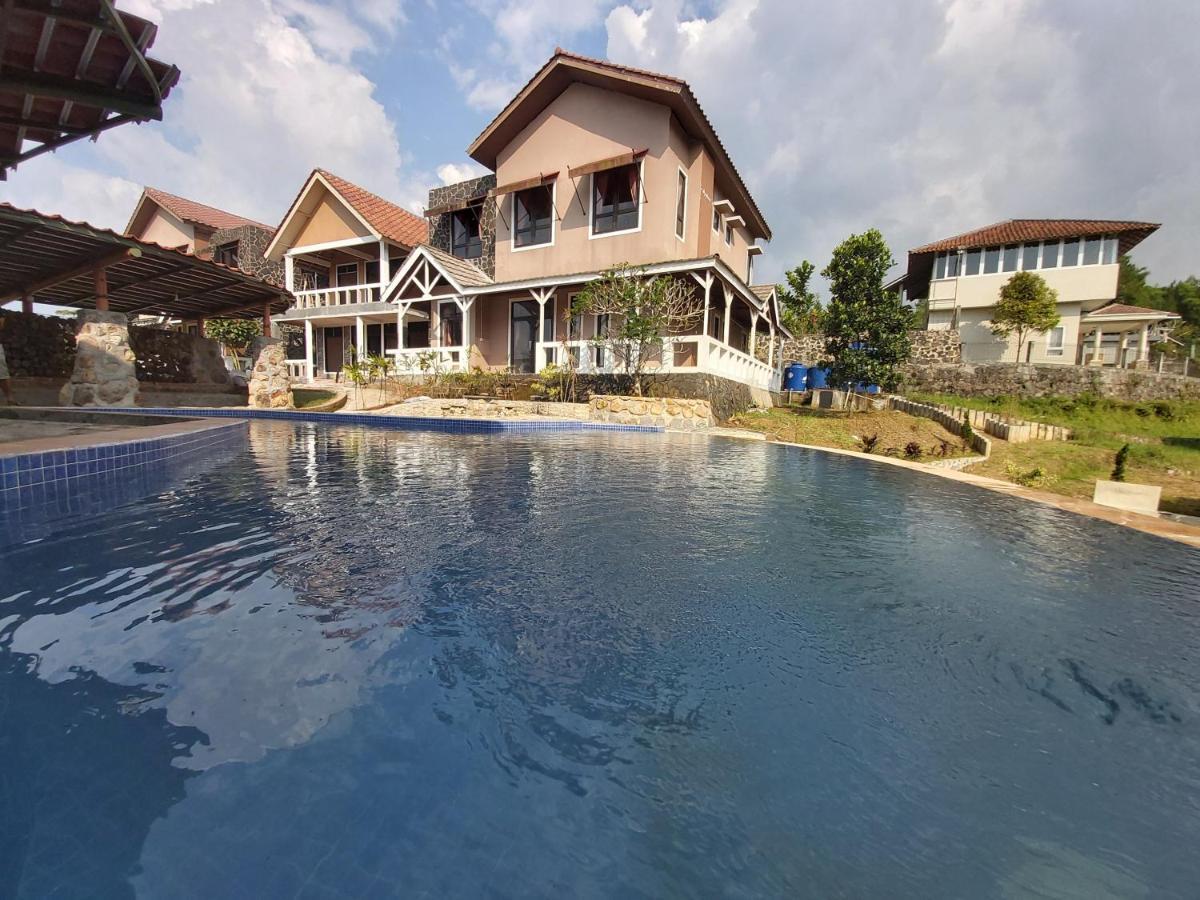 Degung Hillside Hotell Bogor Exteriör bild