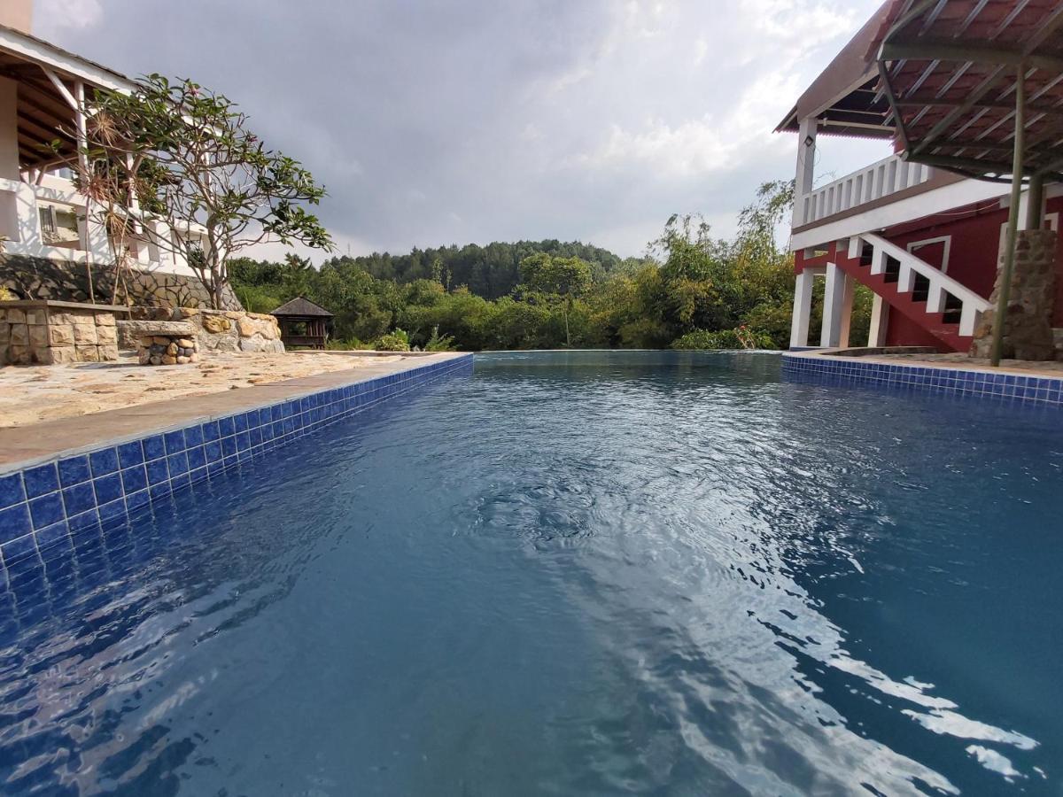 Degung Hillside Hotell Bogor Exteriör bild