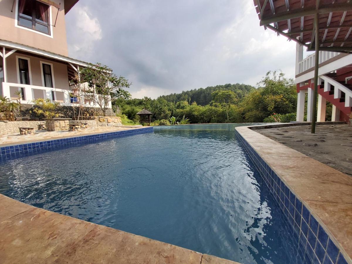 Degung Hillside Hotell Bogor Exteriör bild